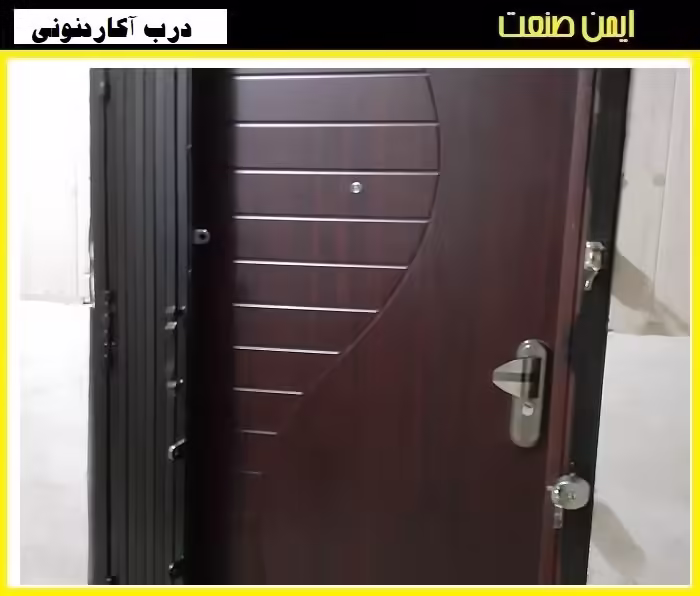 حفاظ آکاردئونی پشت درب مدل آهنی متحرک
