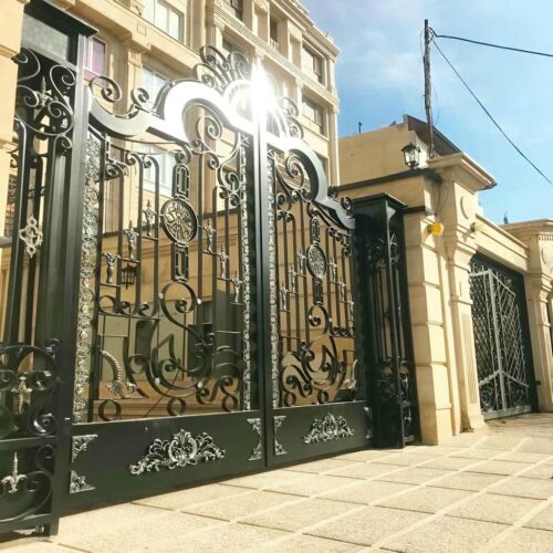 villa-door-wrought-iron-in قیمت درب آهنی ورودی منزل شیک
