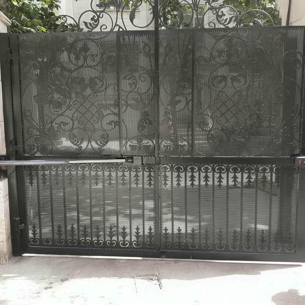 جک درب پارکینگ در بندر بوشهر