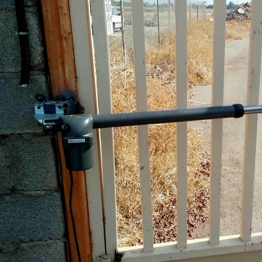 نصب جک درب پارکینگ اجرای دقیق در تبریز