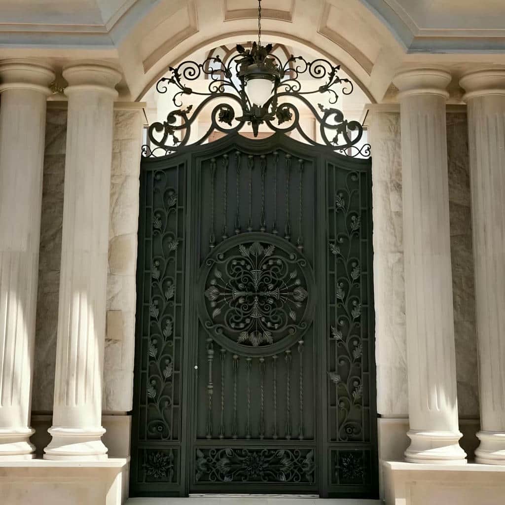 نصب درب حیاط فلزی ساده در ملارد