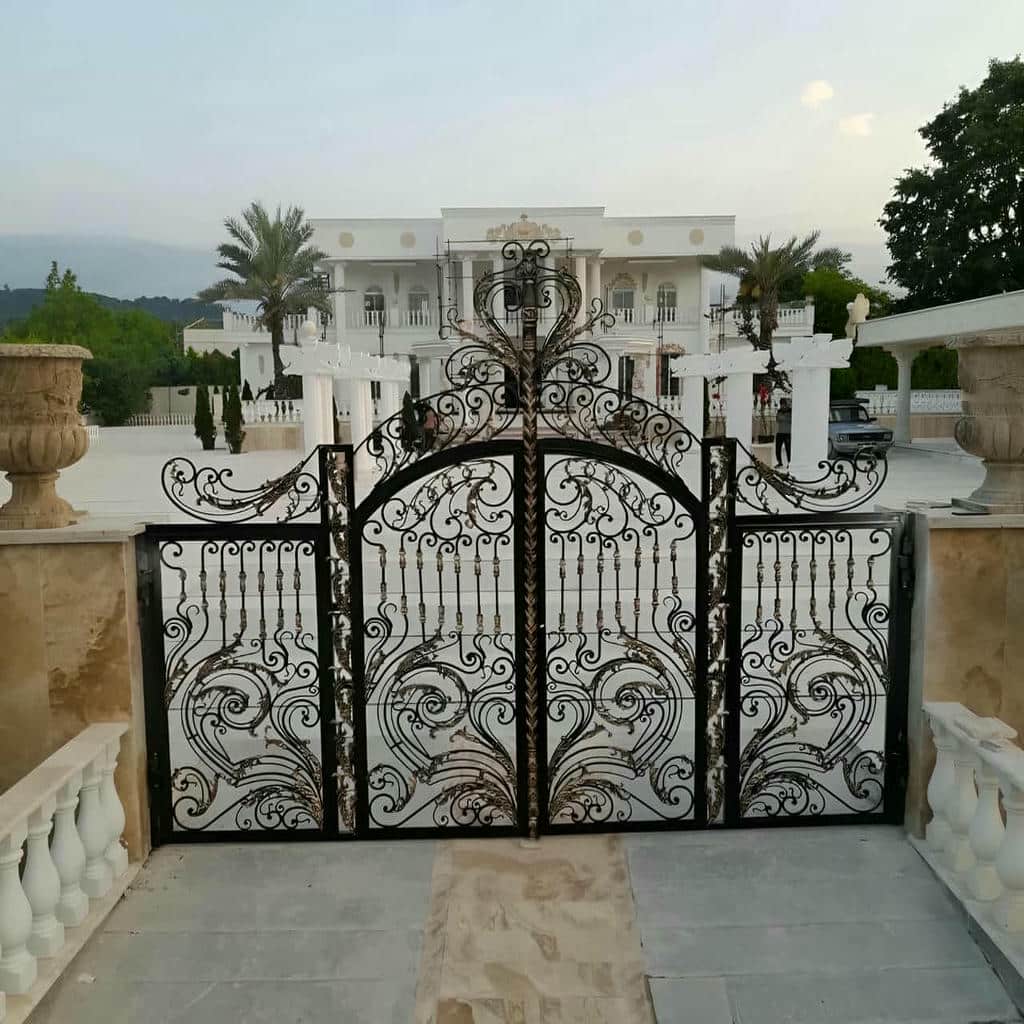 نصب درب حیاط ویلایی مدرن در همدان