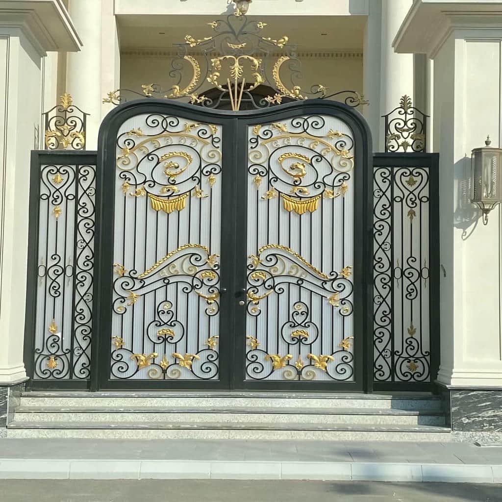 درب حیاط در اردبیل
