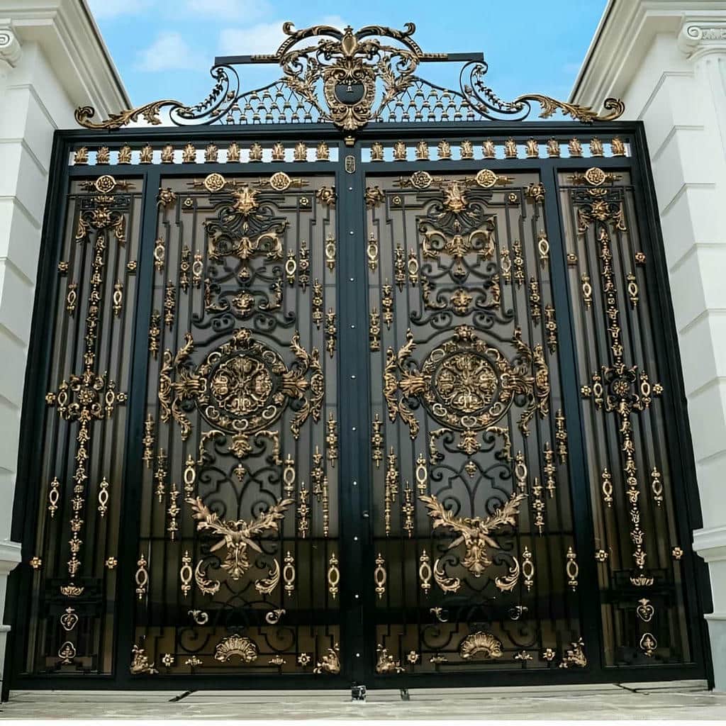 درب حیاط در ساوه