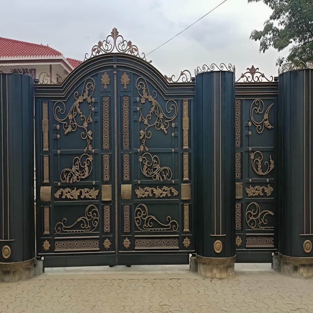 خرید درب حیاط فرفورژه کلاسیک در بومهن