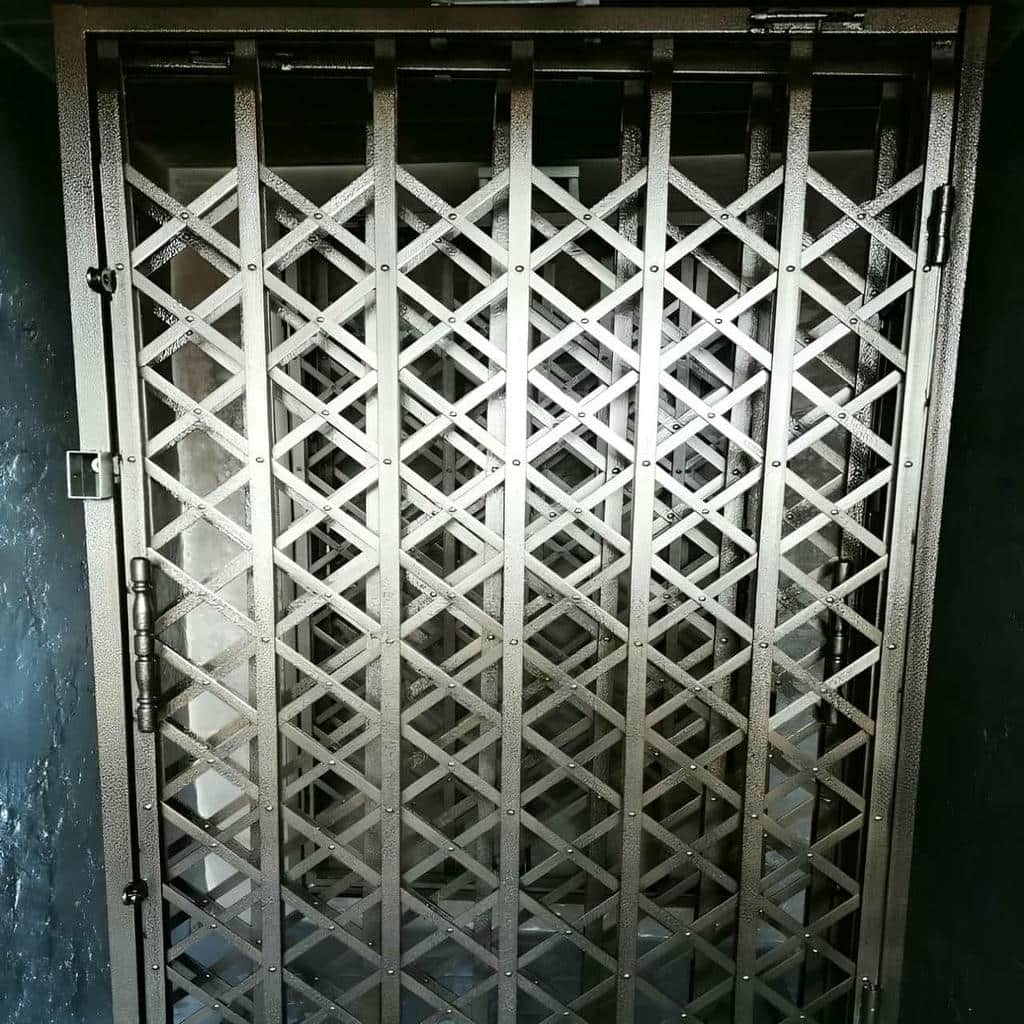 نصب درب آکاردئونی فلزی ساختار تاشونده در سقز