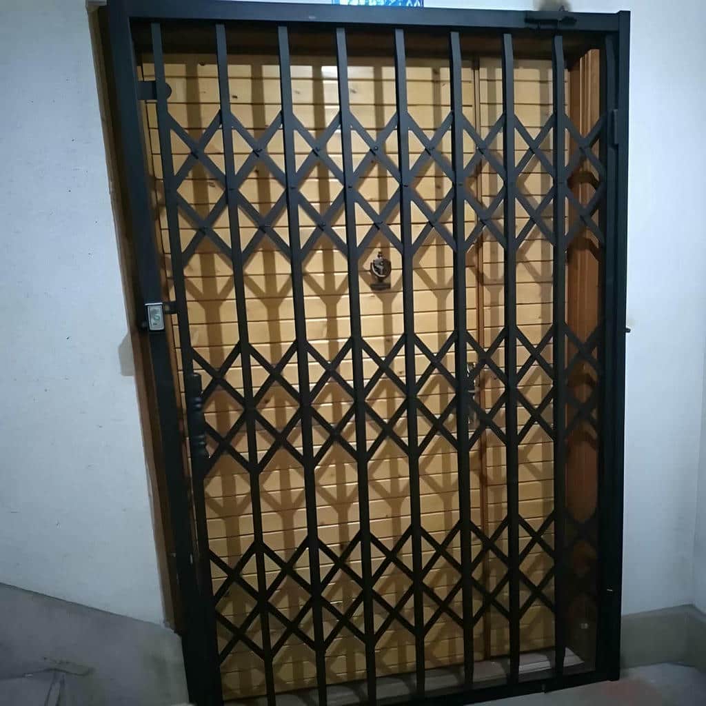 درب آکاردئونی فلزی در کاشان
