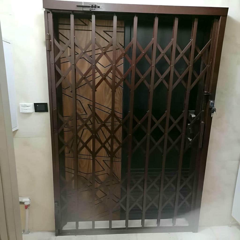 درب آکاردئونی فلزی در اندیشه