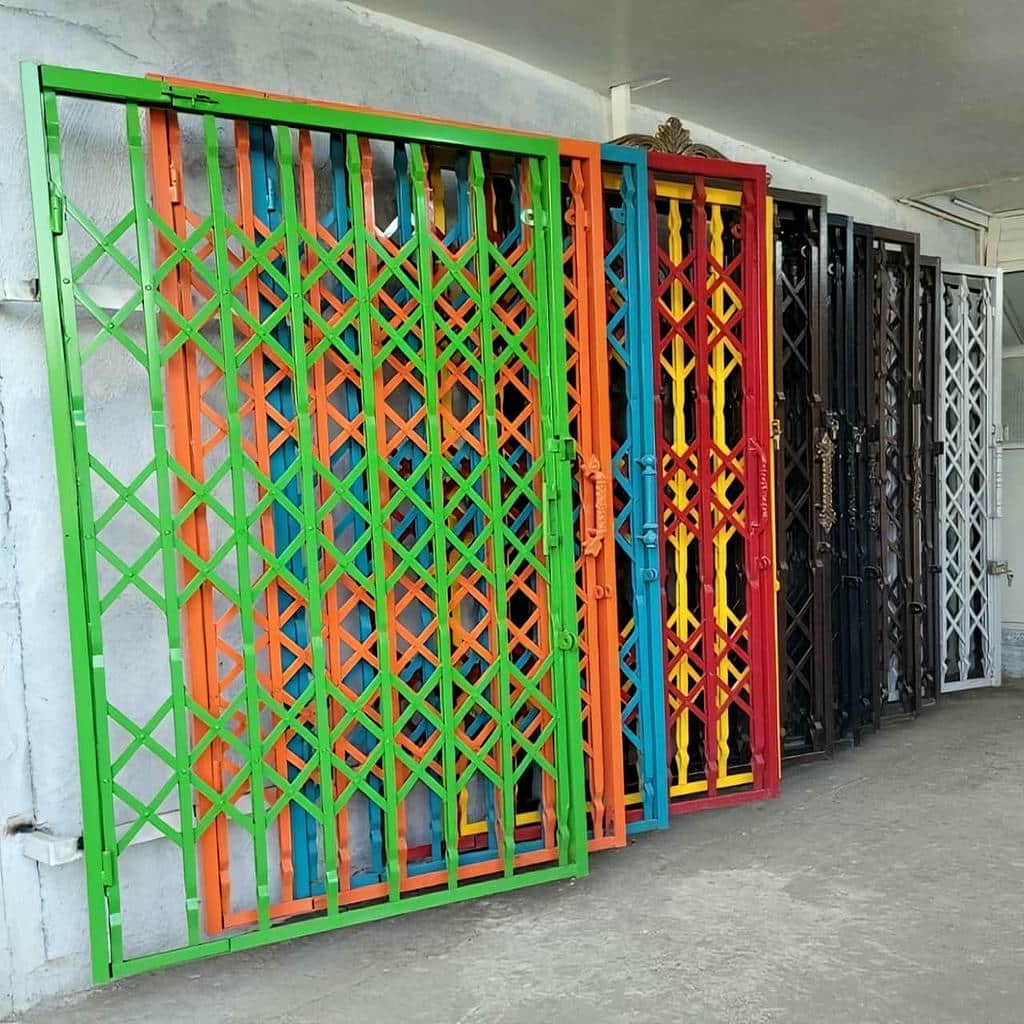 نصب درب آکاردئونی فلزی چهارگل در اصفهان