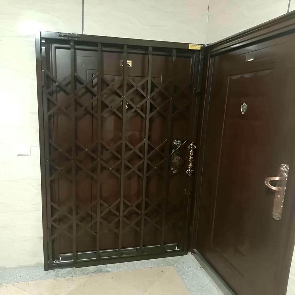 قیمت درب آکاردئونی فلزی تسمه تقویت‌شده در نیشابور