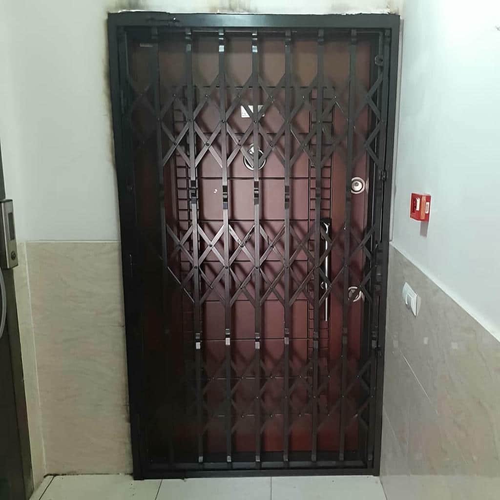 نصب درب آکاردئونی فلزی چهارگل در فردیس کرج