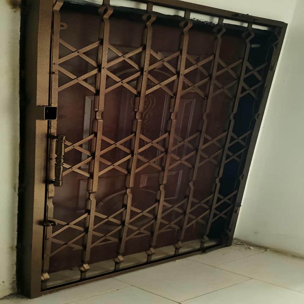 درب آکاردئونی فلزی در بومهن