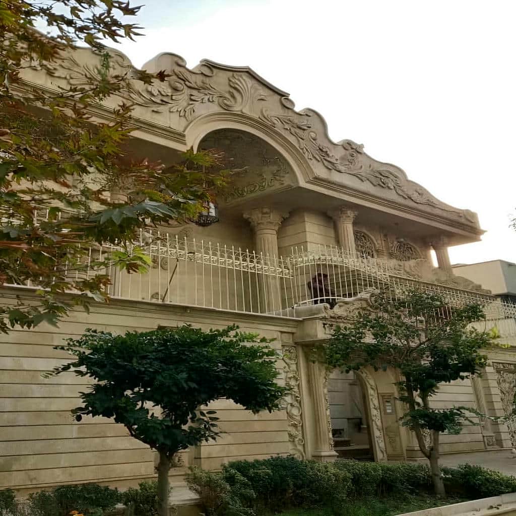 حفاظ شاخ گوزنی دیوار ساختمان در کرمانشاه