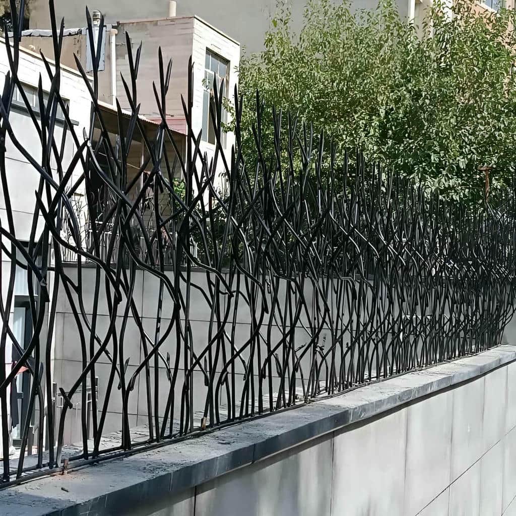 حفاظ شاخ گوزنی دیوار ساختمان در ساوه
