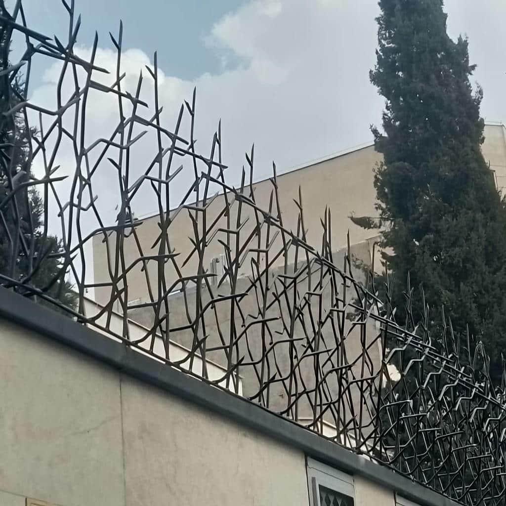 نصب حفاظ شاخ گوزنی دیوار ساختمان رنگ کوره ای در نیشابور