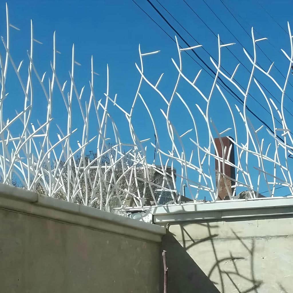 نصب حفاظ شاخ گوزنی دیوار ساختمان رنگ مات در شیراز