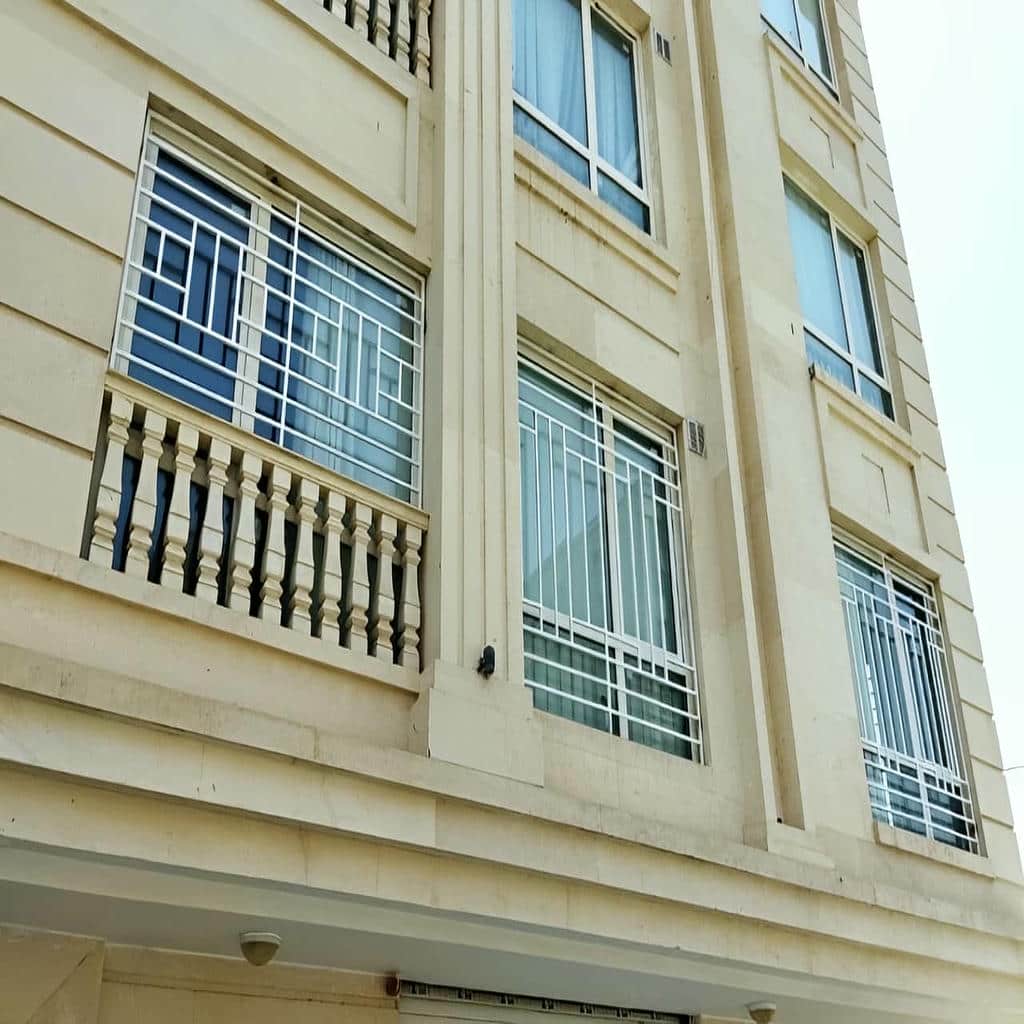نصب حفاظ پنجره مدرن مربعی در زاهدان
