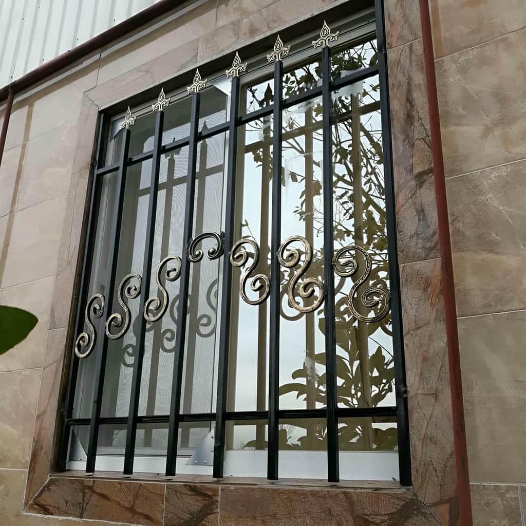 نصب حفاظ پنجره لوکس ویلایی در اندیشه