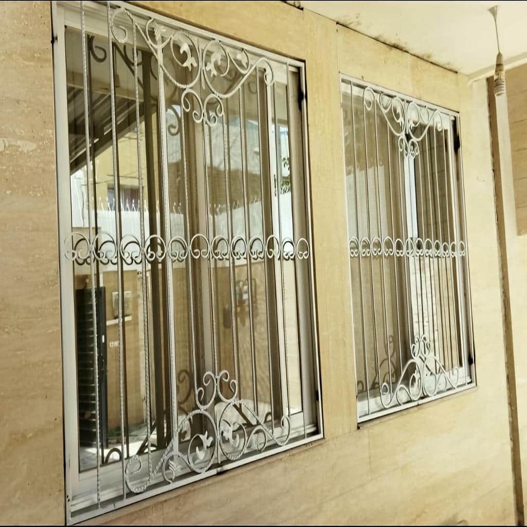 نصب حفاظ پنجره مدرن مربعی در سیرجان