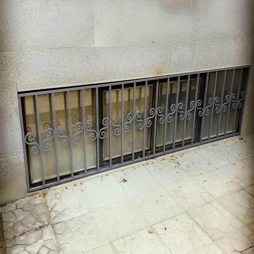 نصب حفاظ پنجره مدرن مربعی در سمنان