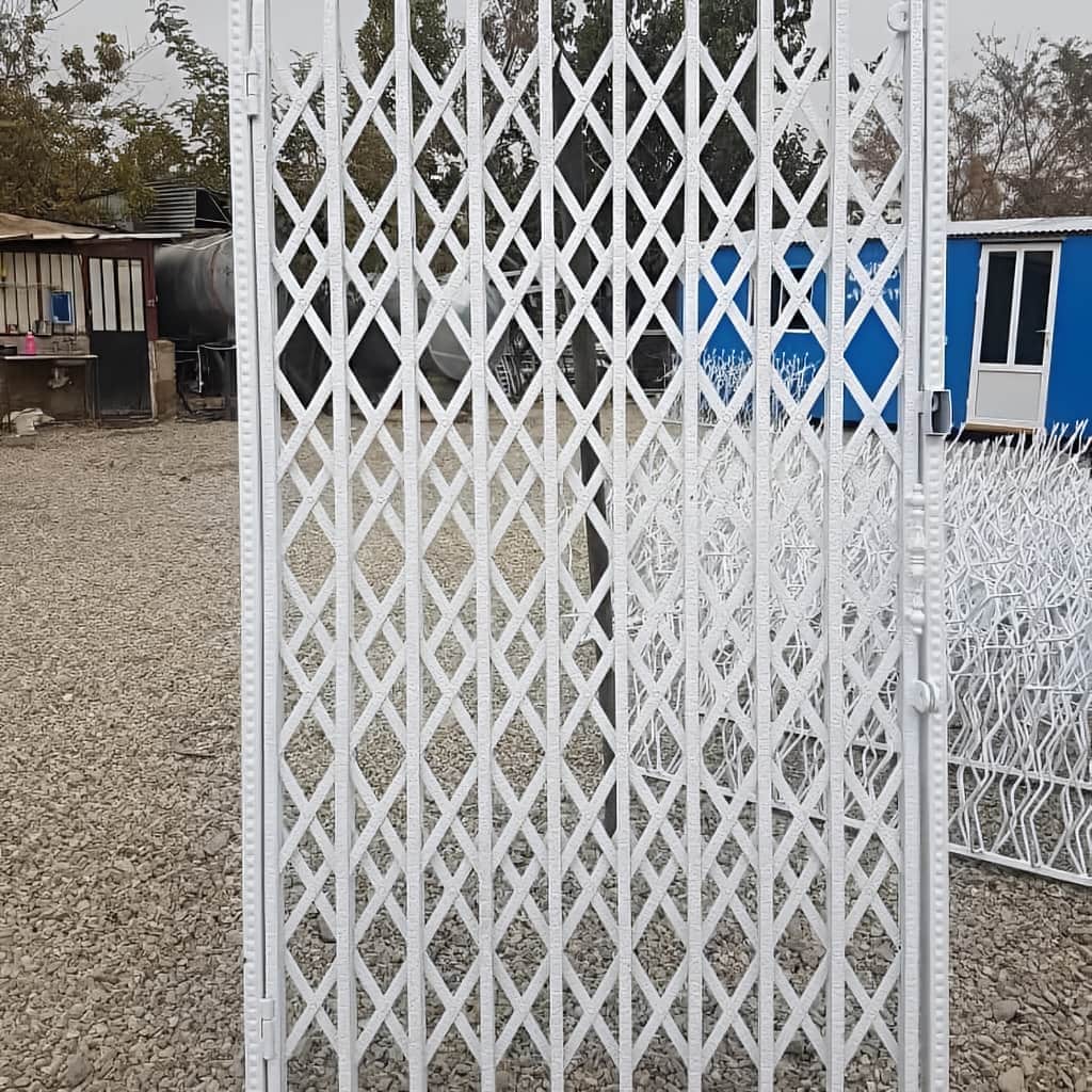 درب آکاردئونی ضد سرقت با جوشکاری تمیز قطعات
