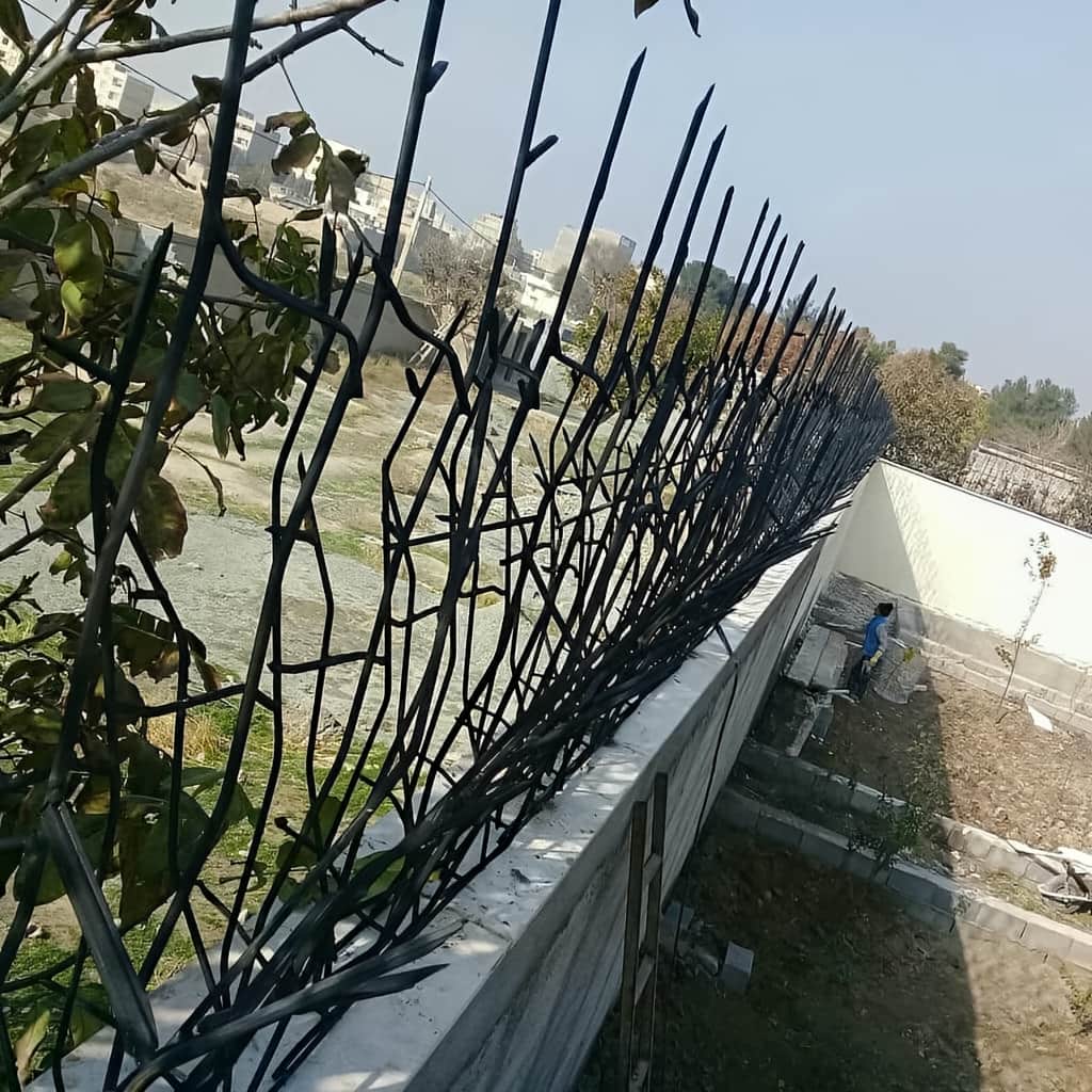 حفاظ فلزی با میلگرد مقاوم فضای باز