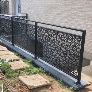 نرده CNC مدرن مینیمال با طرح هندسی نرده CNC مدرن مینیمال