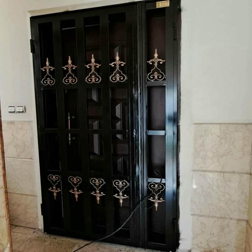 درب آکاردئونی ضد سرقت با تسمه های منظم و محکم