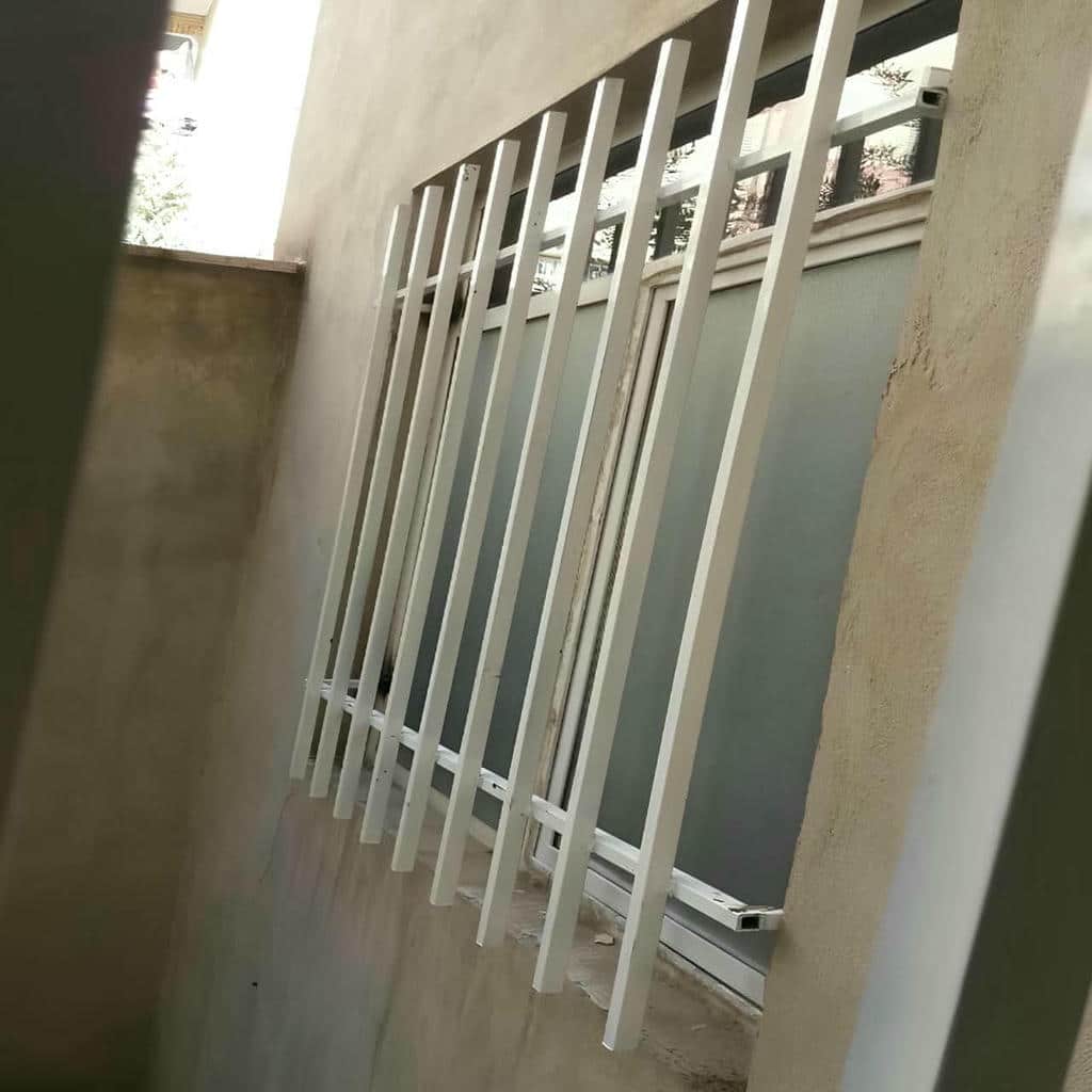 حفاظ پنجره ثابت یا بازشو؛ انتخاب مناسب هر ساختمان