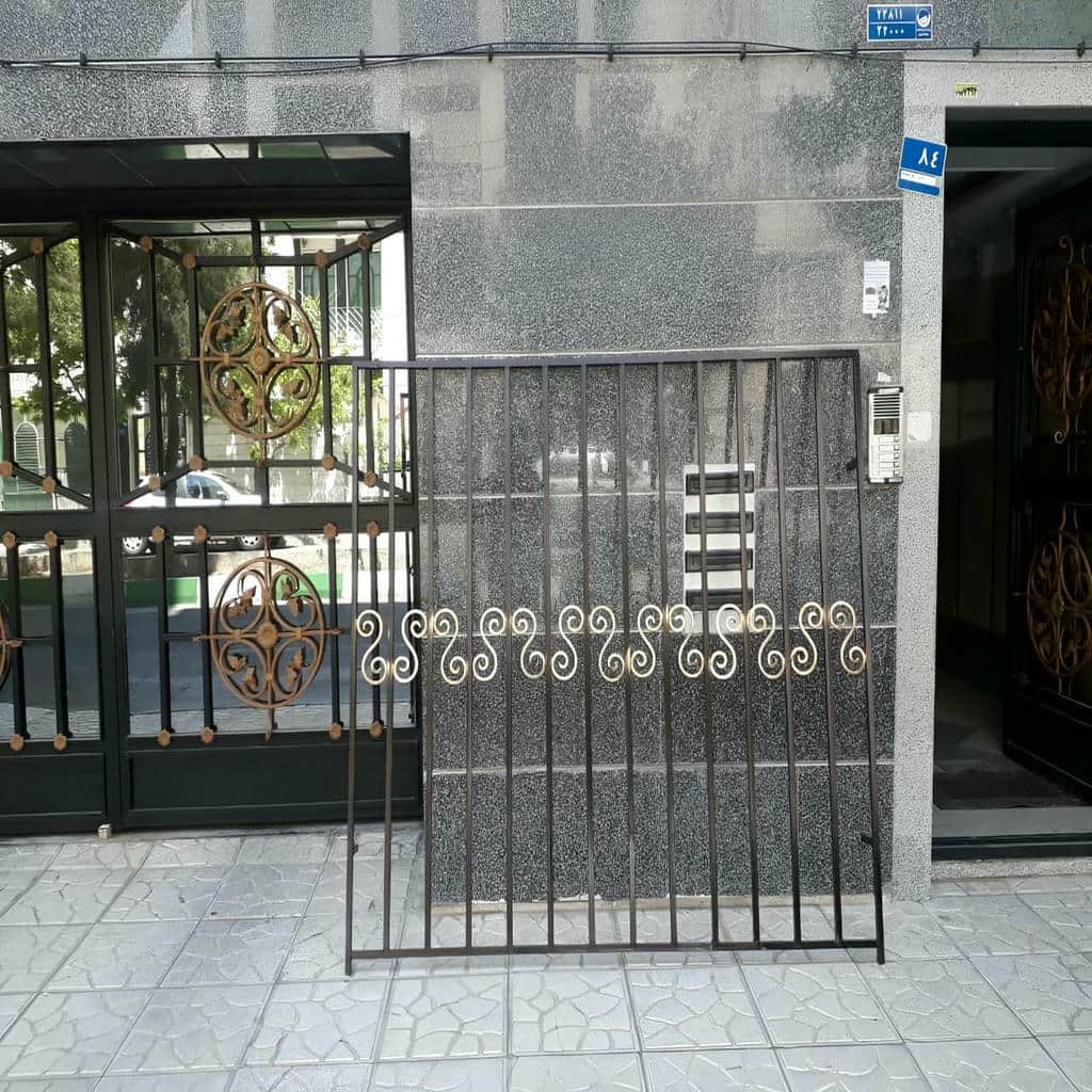حفاظ پنجره با رنگ مقاوم روی فلز