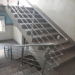 نرده استیل سفارشی پروژهای با دستگیره استیل براق نرده استیل سفارشی پروژهای