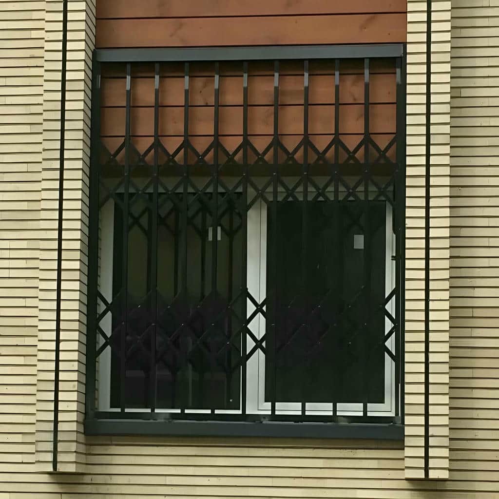 حفاظ پنجره با مدل بازشو و قفل