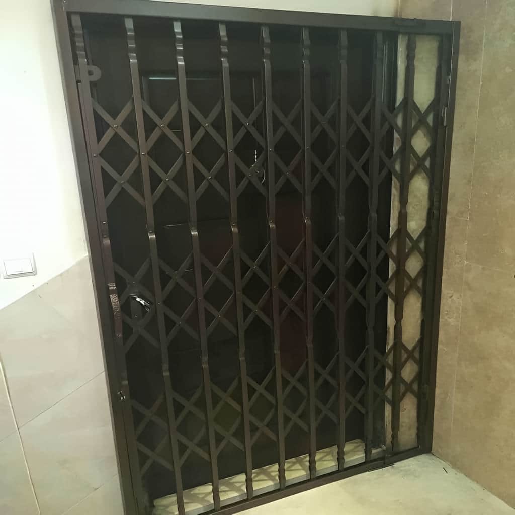 درب آکاردئونی سه گل تسمه برای سفارش ورودی واحد مسکونی