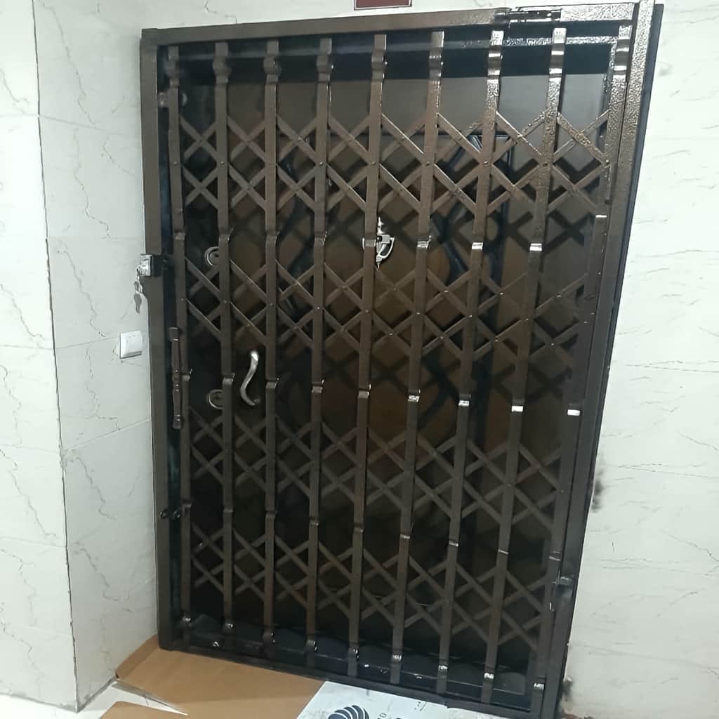 قیمت درب آکاردئونی چهار گل لوزی وابسته به متریال و نصب