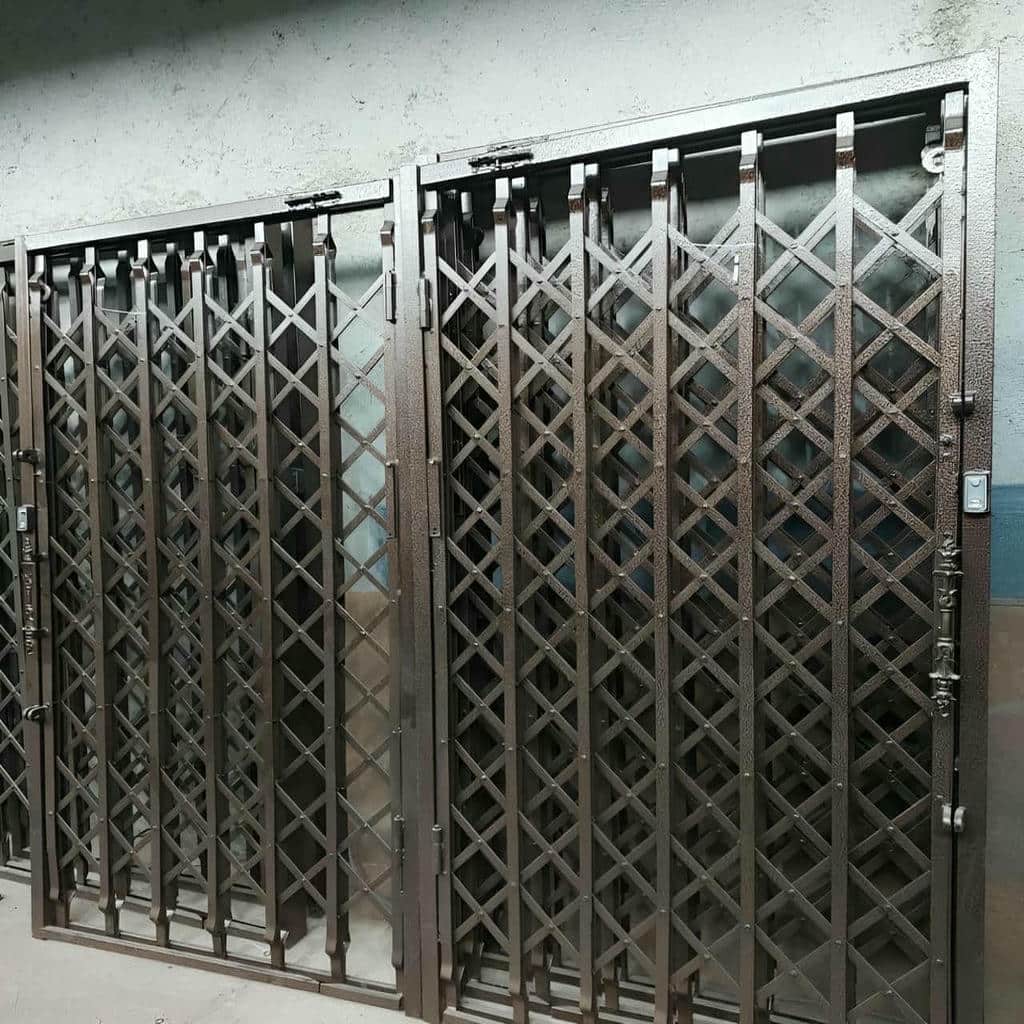 درب آکاردئونی شیک قفل دار با پروفیل مقاوم و رنگ کوره‌ای