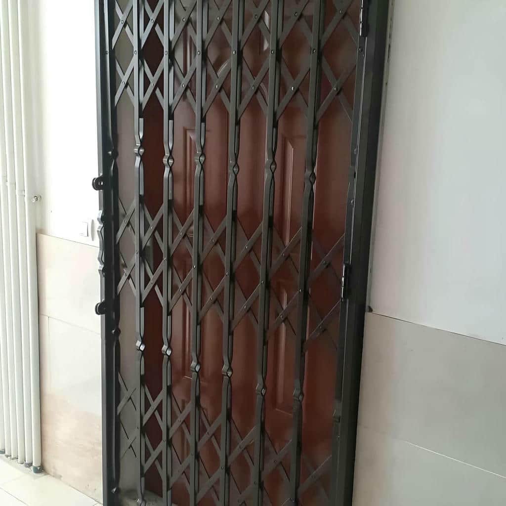 12 مدل درب آکاردئونی برای واحد اداری