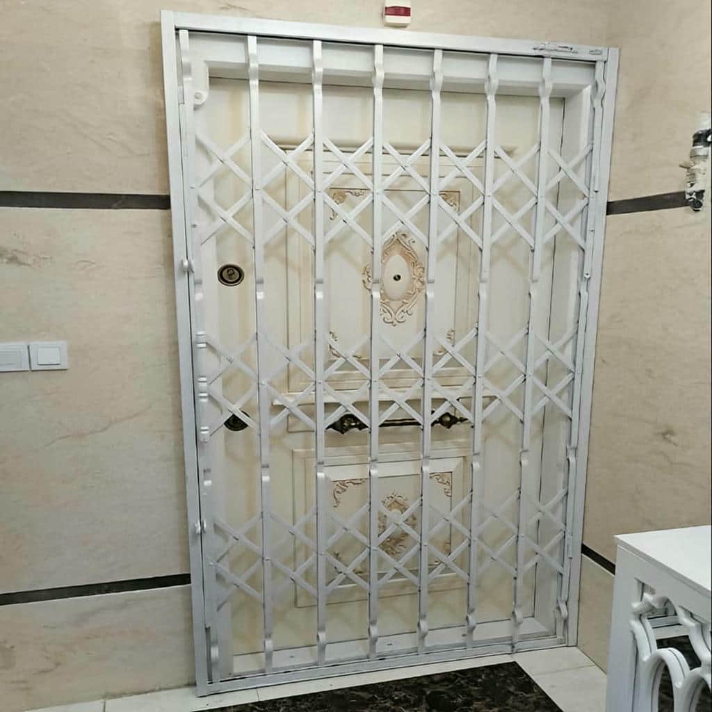 سفارش درب آکاردئونی برای واحد اداری با قفل تقویت‌شده