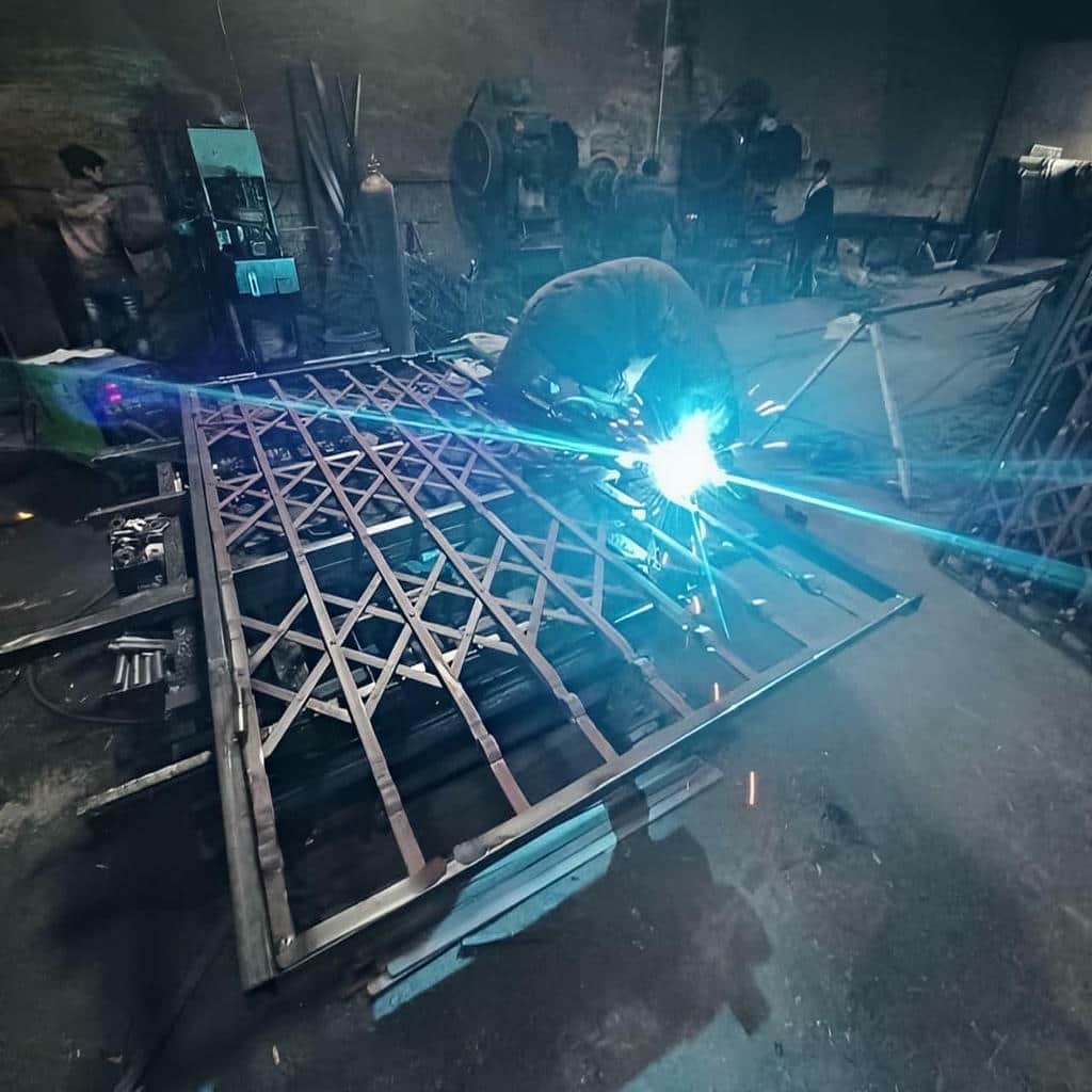 اجرای درب آکاردئونی برای واحد اداری متناسب با فضای ورودی