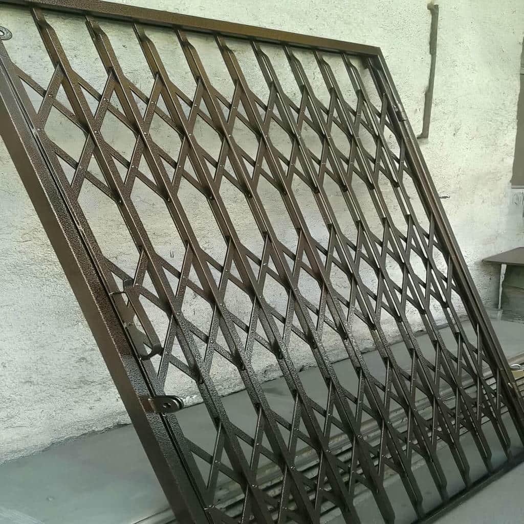 سفارش درب ریلی آکاردئونی کم جا با قفل تقویت‌شده