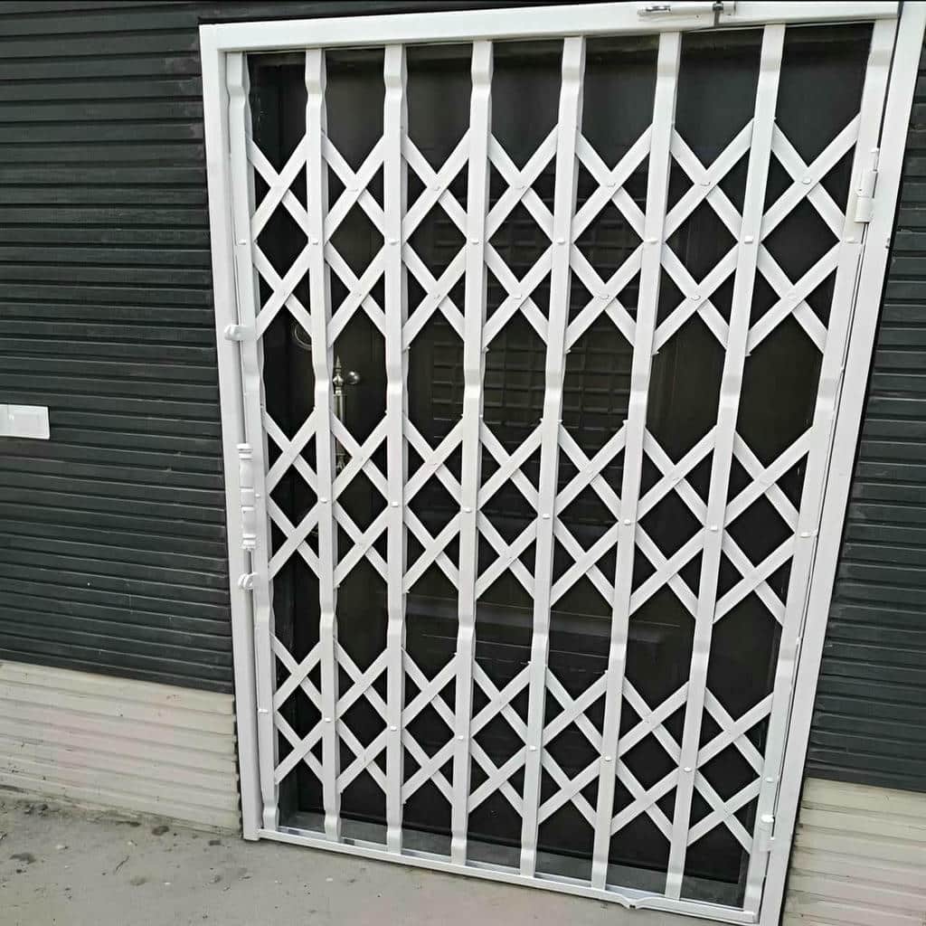 قیمت درب آکاردئونی شیک قفل دار وابسته به متریال و نصب
