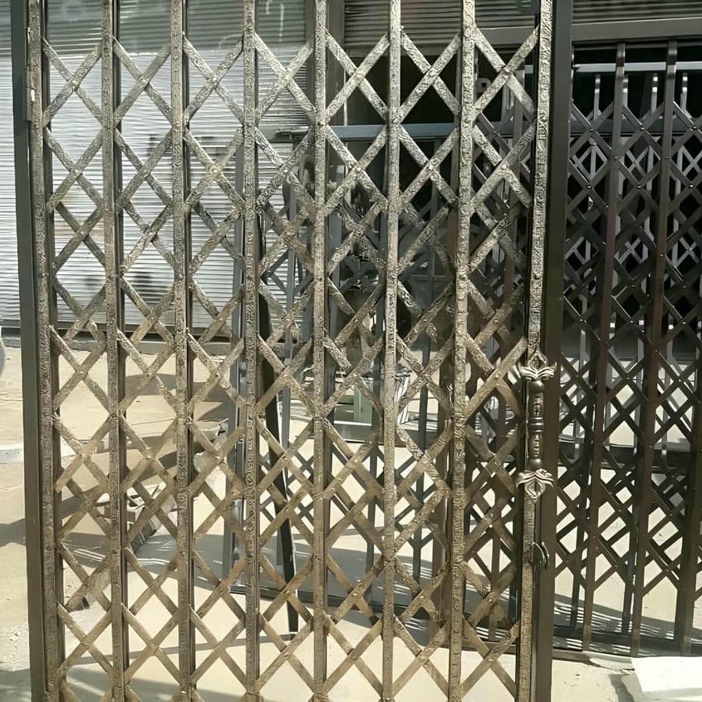 خرید درب آکاردئونی شیک قفل دار با مشاوره انتخاب مدل