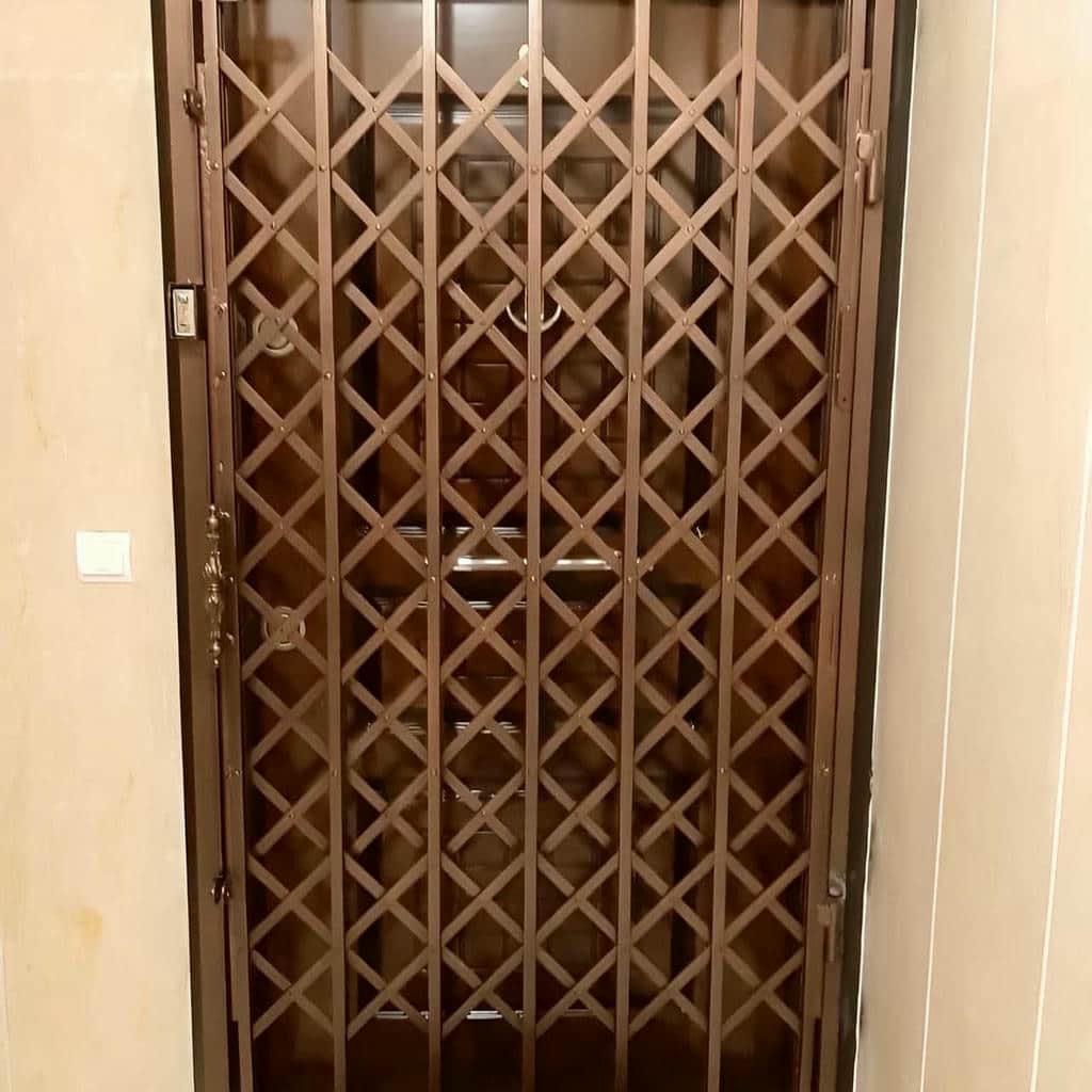 نصب درب آکاردئونی برای واحد اداری با بررسی دقیق چهارچوب