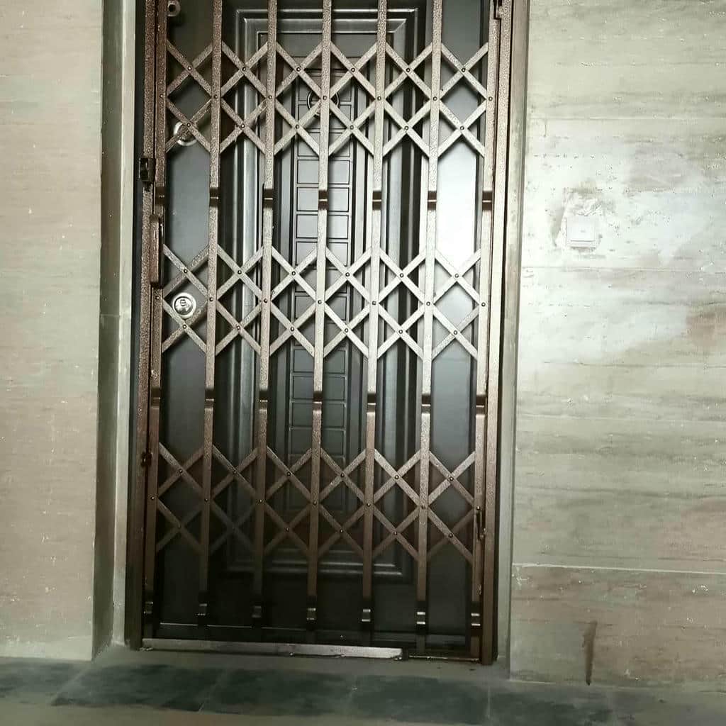 نصب حفاظ درب آپارتمان ضد دیلم با بررسی دقیق چهارچوب