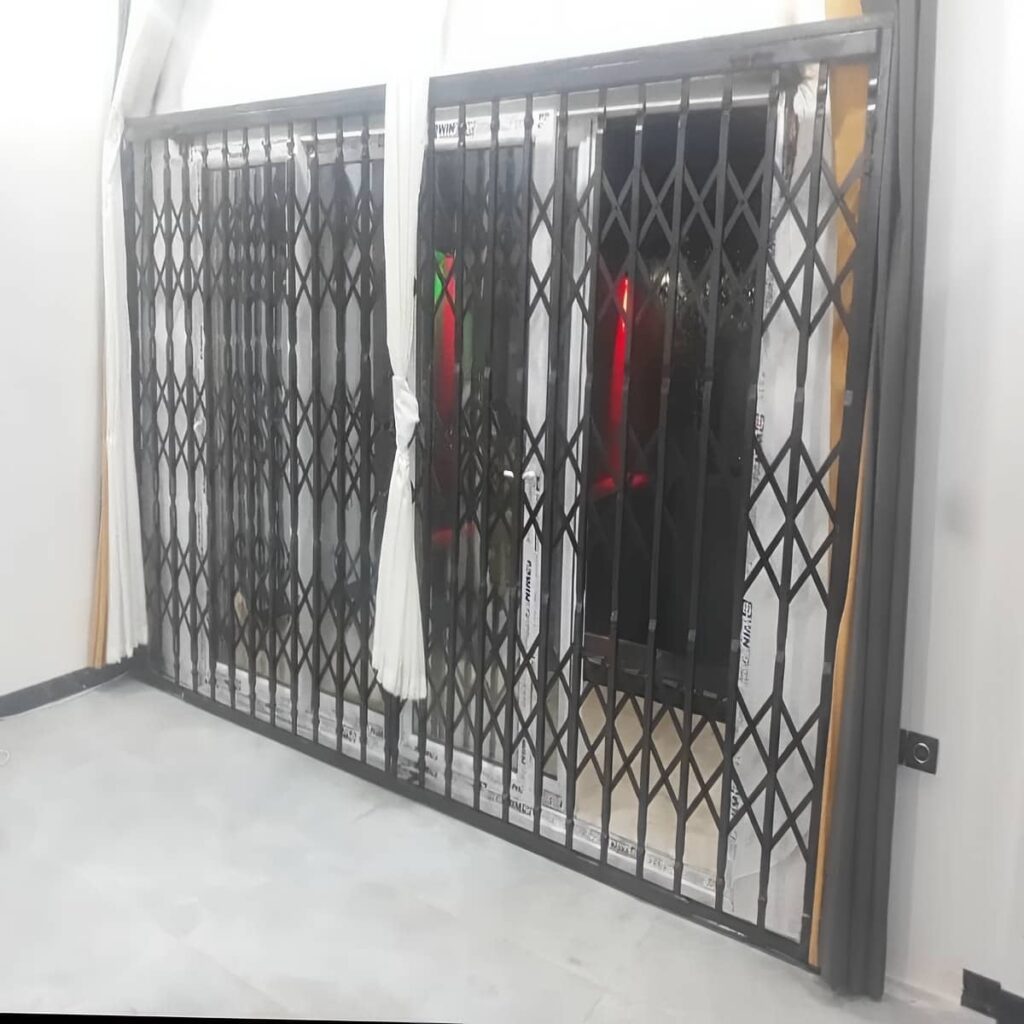 درب آکاردئونی شیک قفل دار با ریل روان و ظاهر مرتب