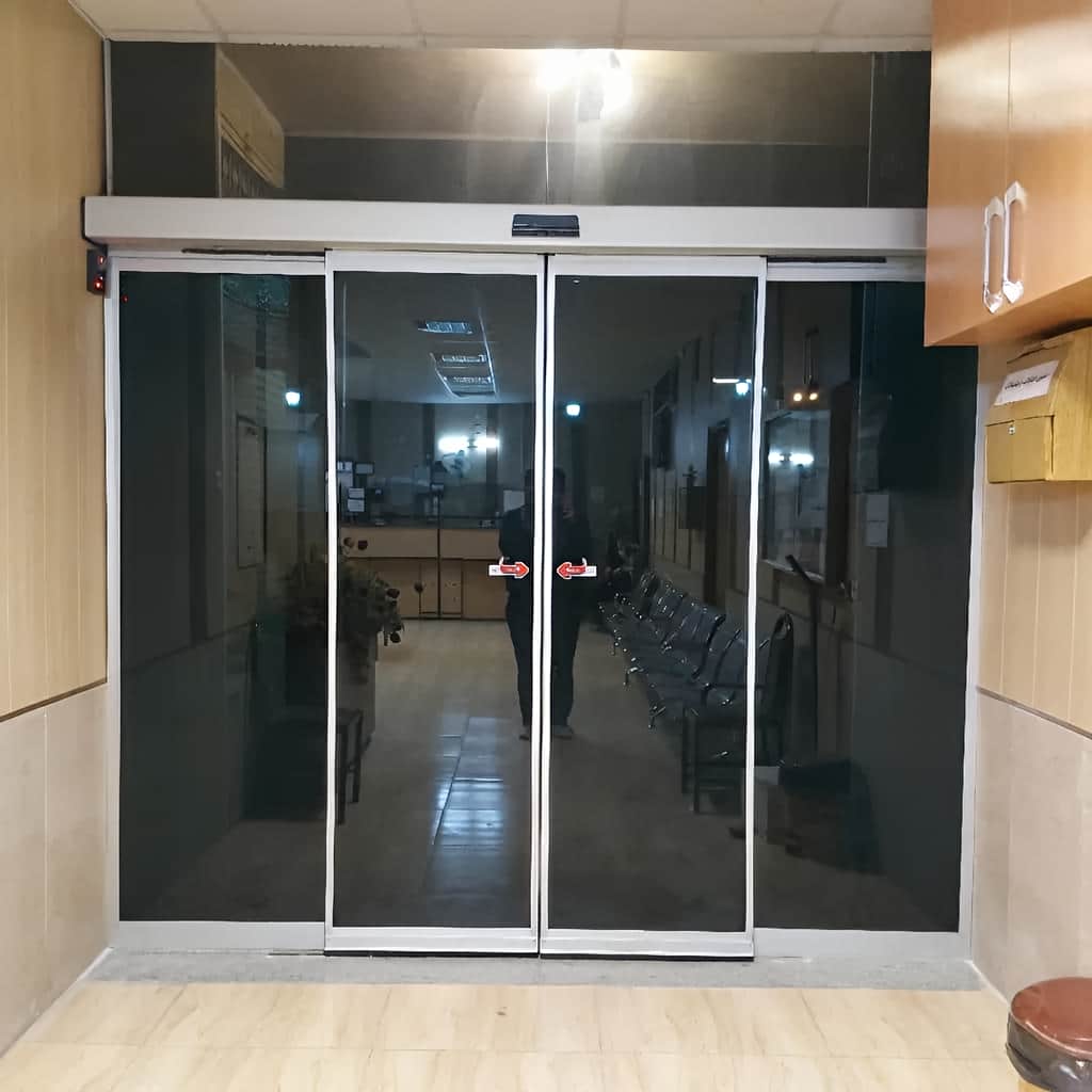 قیمت درب اتوماتیک شیشه ای بانک کنترل ورود وابسته به قطعات