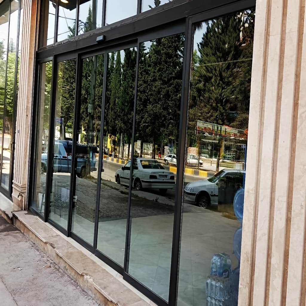 قیمت درب شیشه ای لمینت اتوماتیک لابی وابسته به مدل و قطعات