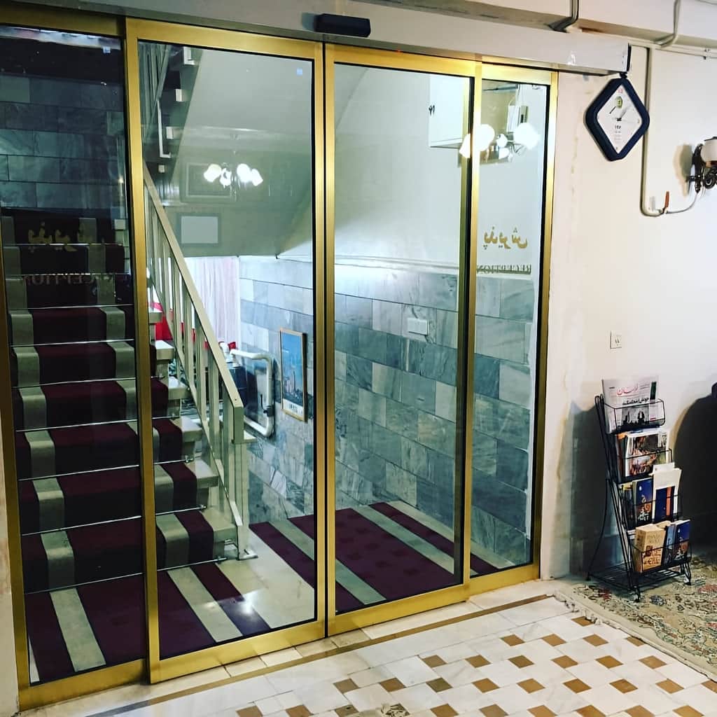 نصب درب اتوماتیک شیشه ای هتل لابی همراه با تست سنسور