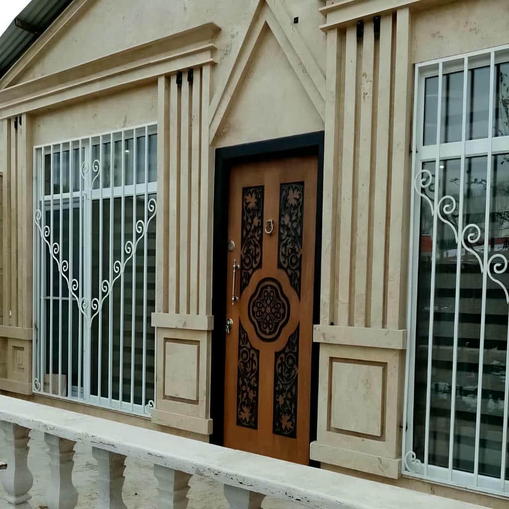 نصب حفاظ پنجره جای گلدان دار با اتصال مطمئن