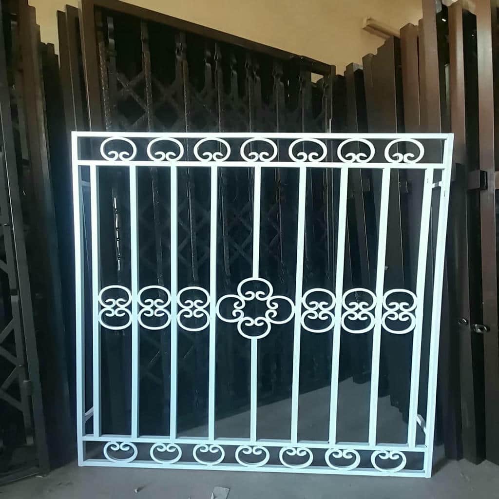 حفاظ پنجره مدرن شبکه هندسی مربعی برای ظاهر منظم