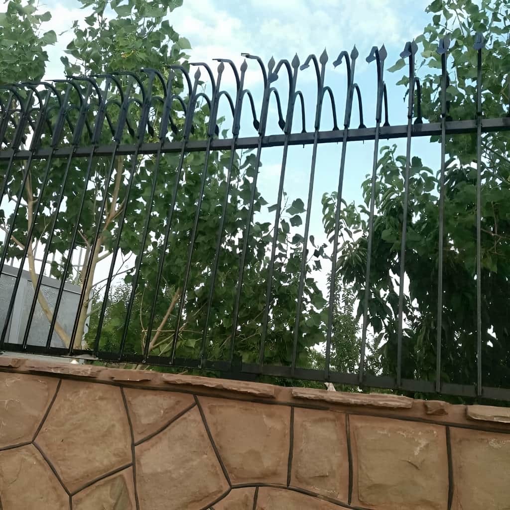 سفارش حفاظ سرنیزه ای دیوار حیاط با بررسی محل نصب